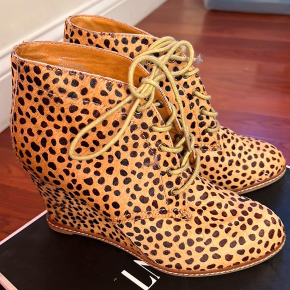 Women’s leopard print wedge boots. Size 9 - Picture 3 of 5